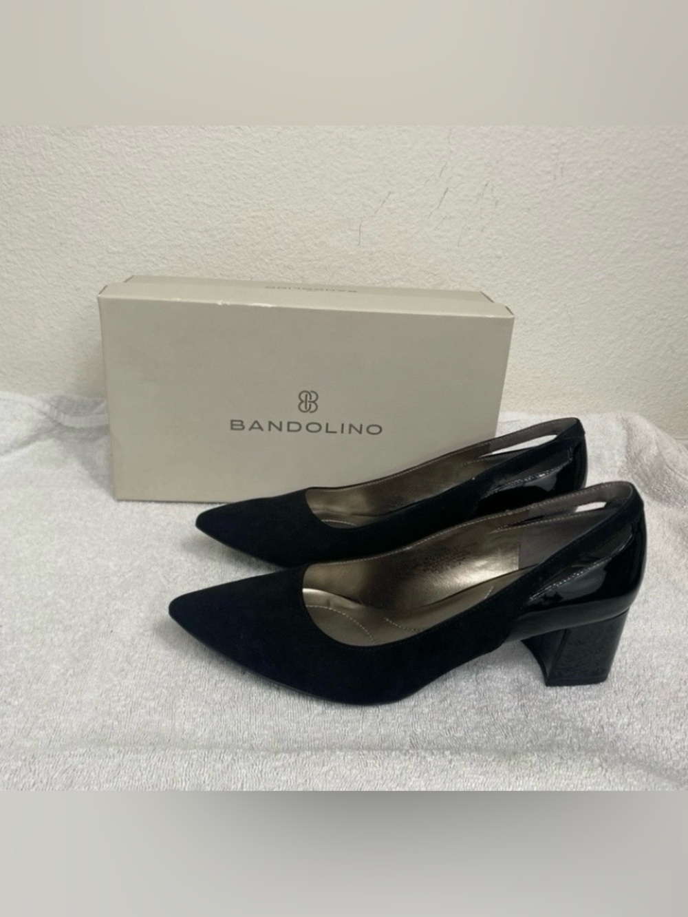 Bandolino Women Black Adderley Suede Patent Leather Chunky Heel Size 8.5 Classic